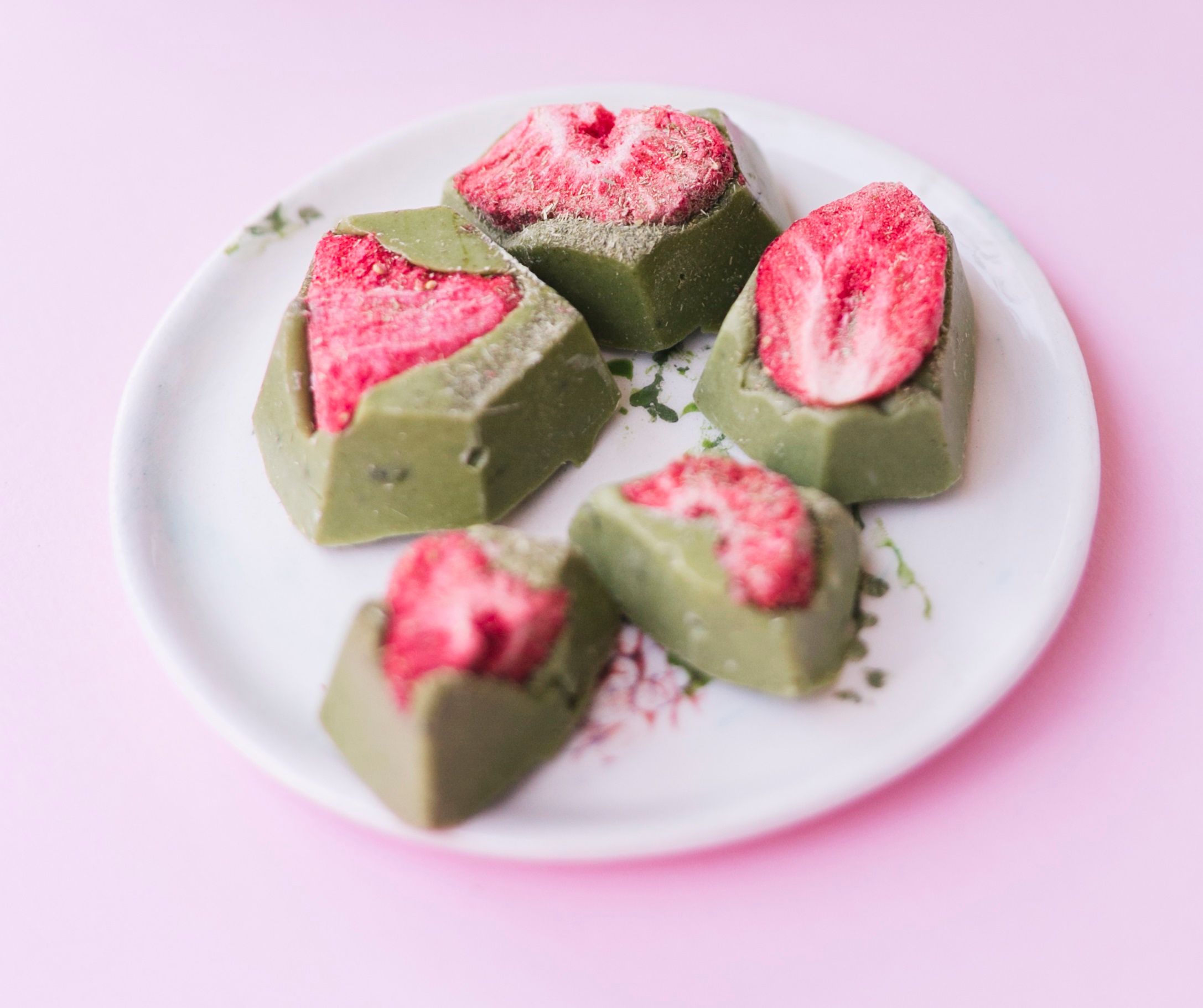 В Крыму выпустили полезный зеленый шоколад с водорослями